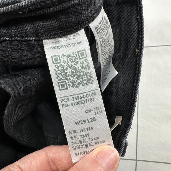 Levi's Jeans Womens 29 Washed Black Wedgie Straight Leg Button Fly Ripped Knee - Picture 6 of 14